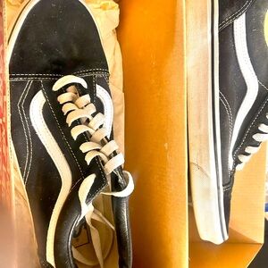 Men size 9 Old School Vans Black and White 
Gently Worn